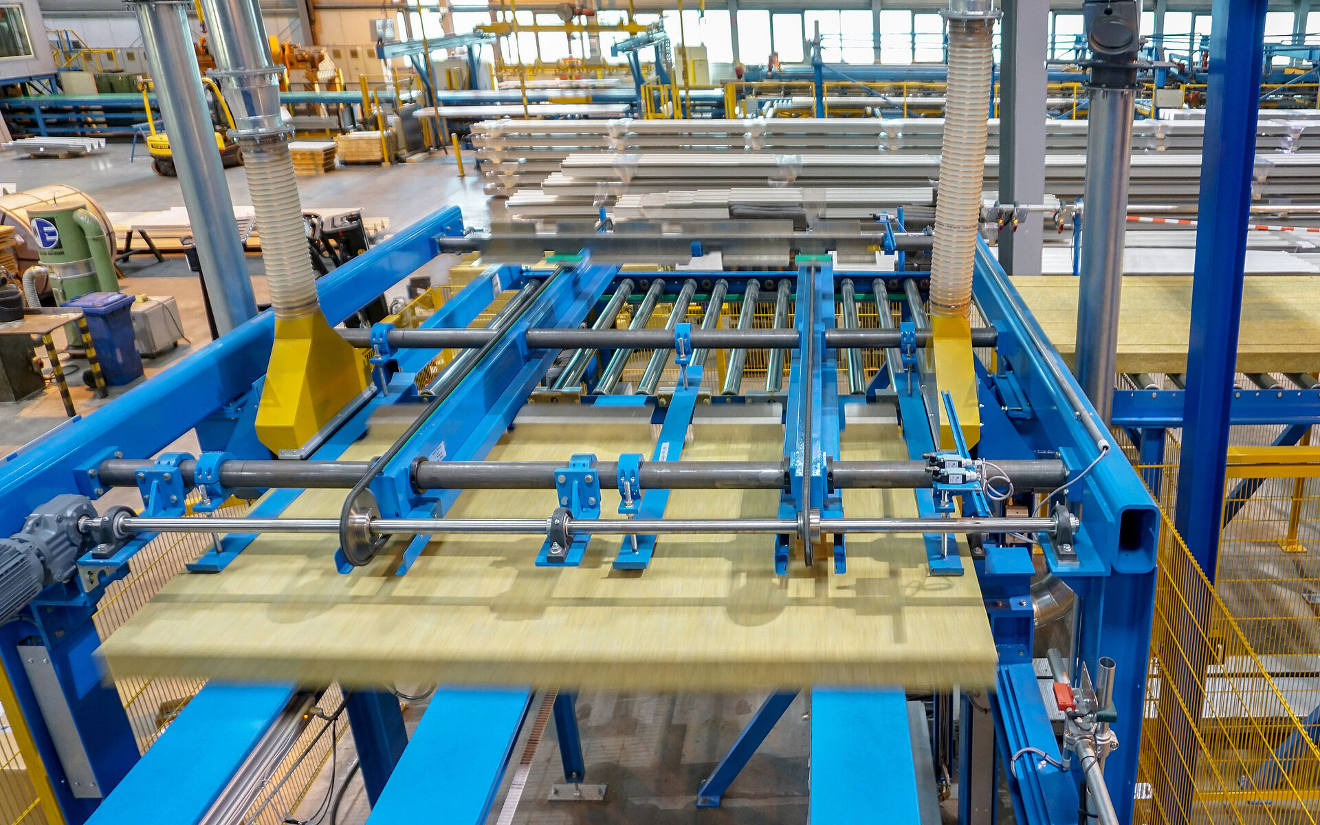 蓝帜带有锯片排屑槽保护器的多片锯主轴