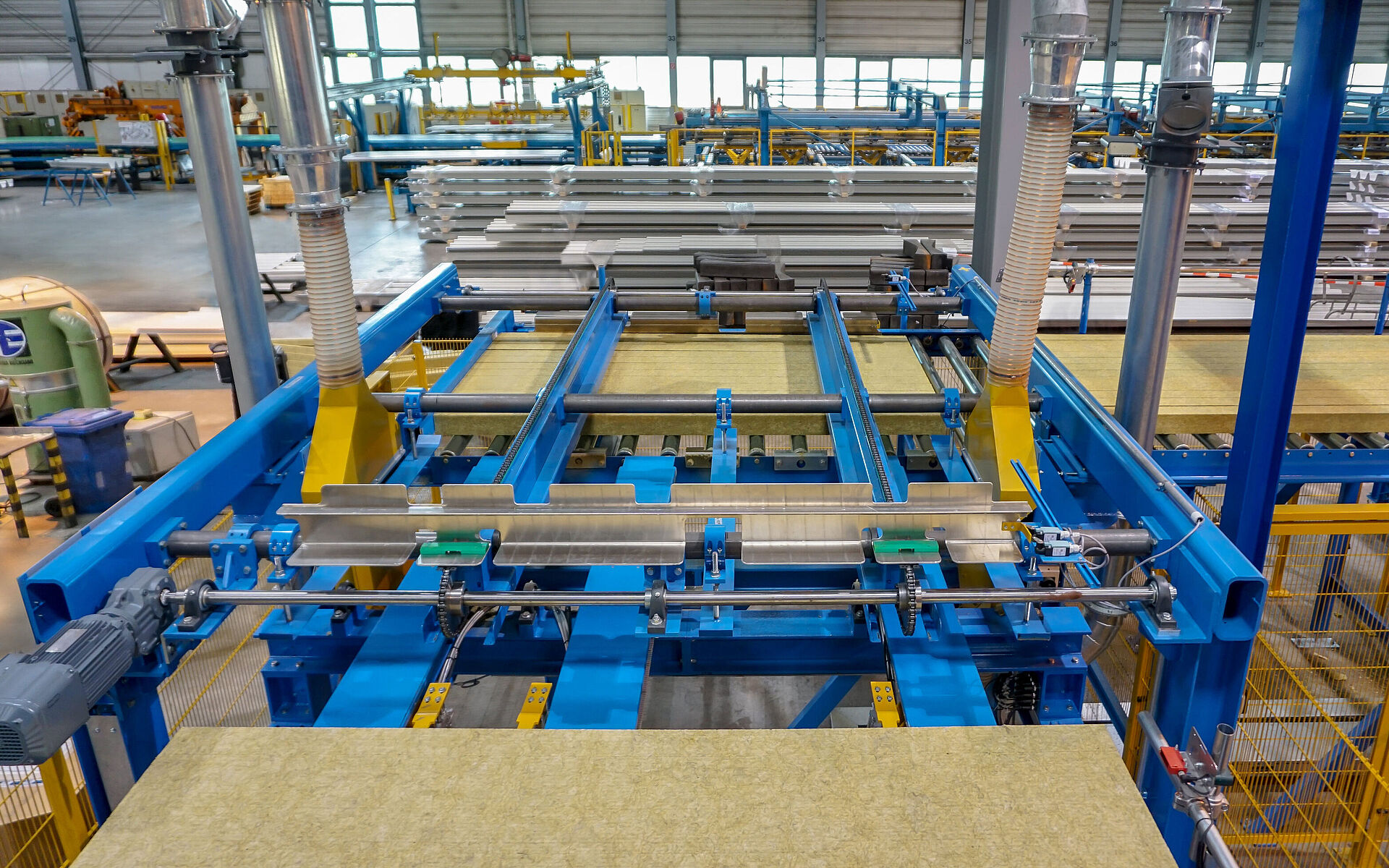 蓝帜带有锯片排屑槽保护器的多片锯主轴