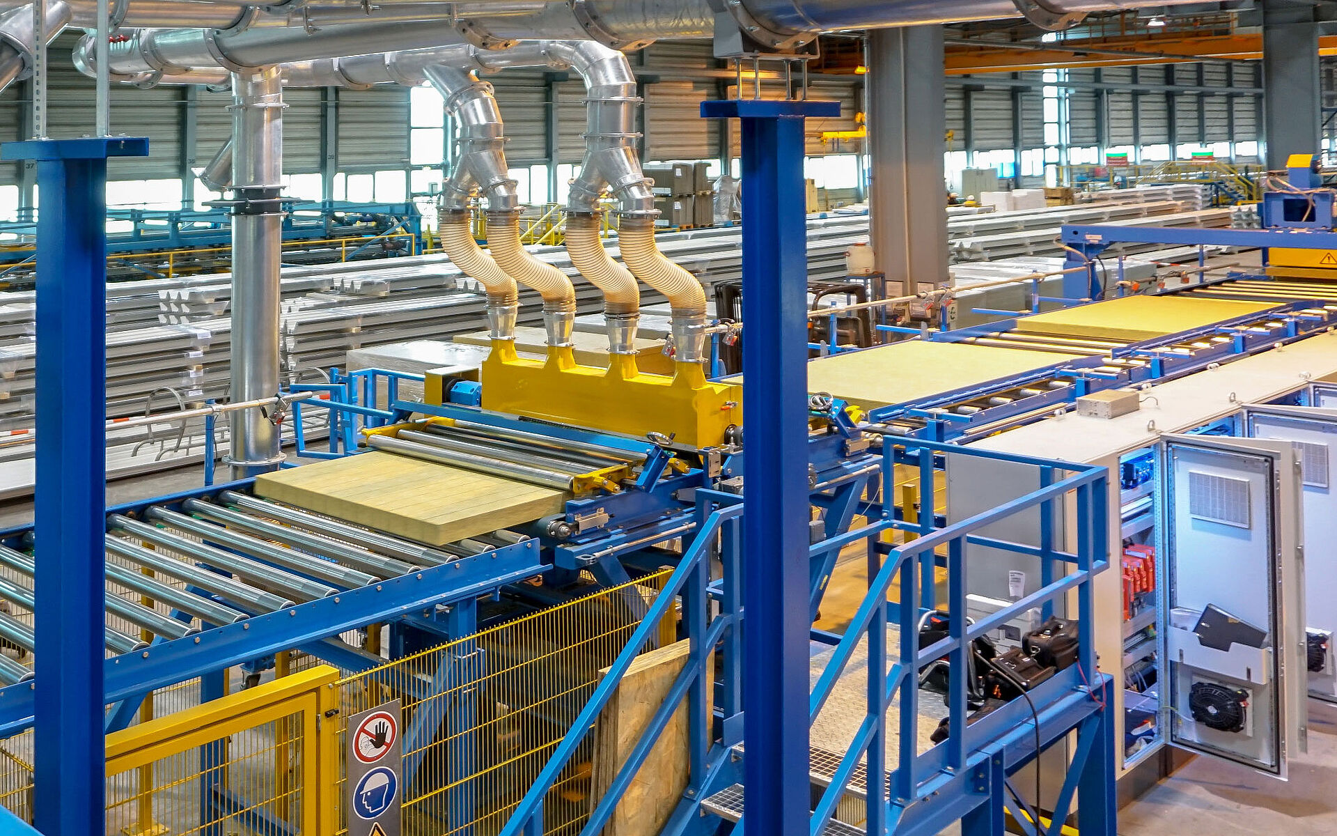 蓝帜带有锯片排屑槽保护器的多片锯主轴