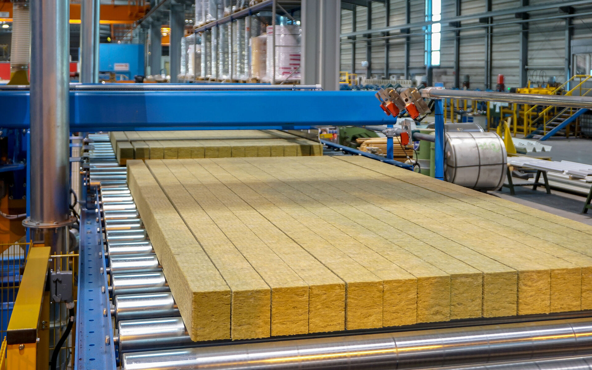 蓝帜带有锯片排屑槽保护器的多片锯主轴