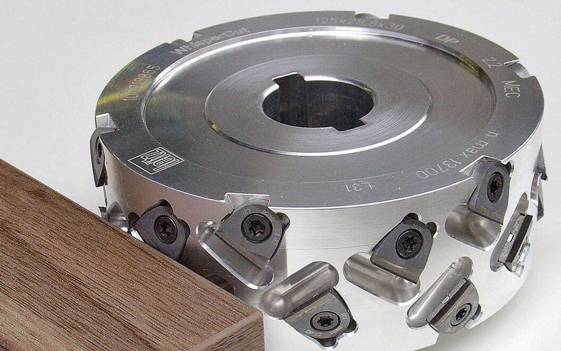 板边专家 蓝帜WhisperCut®预铣刀